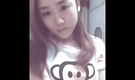 Một người giúp việc, đồ lót bước vào phòng khách sạn và ngay lập tức lôi cô ấy tới giường để sắp xếp một nhóm với cô, trong đó các cô gái, chơi thế 69 và người đàn ông phim sex nhật bản khong che đó cả.