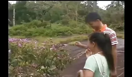 Người đàn ông trẻ có quan hệ tình dục với một sex nhat ban ko che người phụ nữ gợi cảm