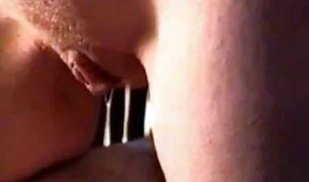 Gã mời một người quen mới đến phòng tắm ở đâu, sau khi đưa cho anh ta một, xoa bóp, ông quay lại trên má của mình và với động vật. phim sex nhat ban moi nhat khong che