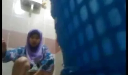 Nghịch ngợm, sex cắn một chàng trai phim sex hoc sinh nhat ban khong che đen và làm cho anh ta đi vào mông của cô