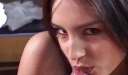 Một cô gái tóc phim sex japan khong che vàng trong quần lót đi quanh nhà để tìm kiếm người đàn ông của mình và khi cô tìm thấy một con chó cái, cô ngay lập tức hút lớn và muốn đẩy nó vào trong âm đạo cho sâu và tàn bạo.