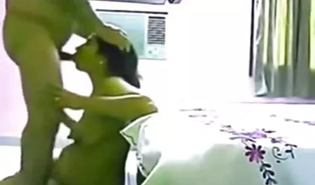 Nằm trên ghế, một cô gái tóc vàng với một lớn đồ hậu môn của mình và sốt sắng có một cơn cực sex nhật bản không che khoái, và một chút sau đó cô ấy sẽ cho mình đến được nhau bởi bạn trai của cô.