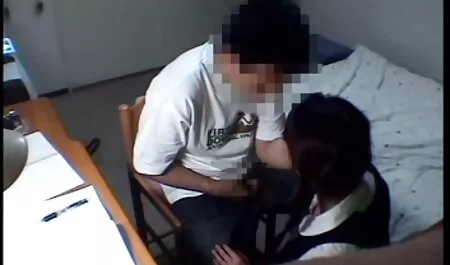Các cô gái tóc vàng tiêu quá nhiều tiền vào sexy và bây giờ cô ấy không có gì để trả tiền thuê nhà và quyết định để trả với massage không che nhật bản âm hộ của mình và người đàn ông không có vẻ để chăm sóc về lựa chọn này.