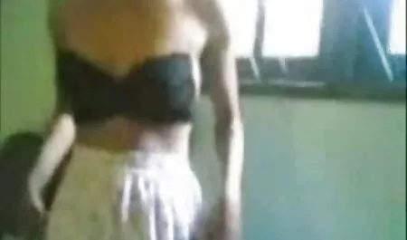 Một cô gái hư hỏng những giấc mơ của tình dục với một người da đen và súng lớn ngay cả khi cô ấy jav nhat ban khong che ngủ với chồng cô,