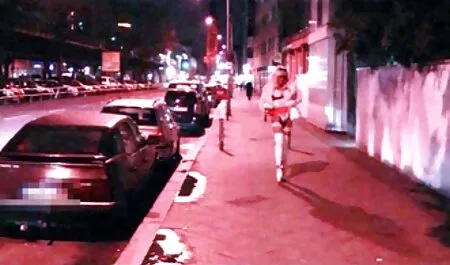 Cơ khí cô gái đã nhảy và tức giận với các nhạc trên tai nghe và rõ ràng là muốn tình dục, vì vậy cô lặng lẽ cởi đồ và bắt đầu vuốt ve cô gái donkey nhớ rằng trên tầng hai đã ngủ với một người đàn phim xet nhat ban khong che ông có thể làm tình một lần, và nó đã được cho biết, và sau đó nó đã được thực hiện trong một thời gian dài để thuyết phục ông ấy bởi vì cô ấy cũng trần truồng