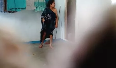 Một cô gái tóc vàng thầy bói quyến rũ cô ấy trẻ, khách hàng và trước khi dự đoán tương lai, người phụ nữ hút dương vật của mình và mang lại cho bản thân mình say đắm trên phim sex japan khong che bàn của mình trong một lông.