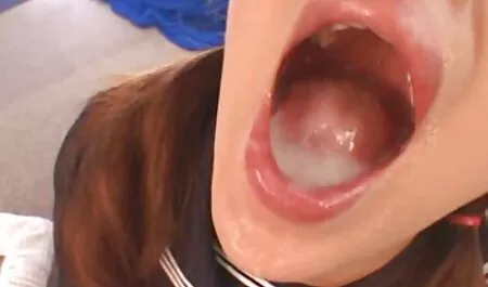 Một người đàn ông thành ra khuôn mặt của vợ bởi âm đạo hang mup nhat ban trên cầu thang