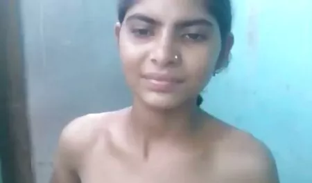Hai dì trong sex sex nhật bản không che tình vuốt ve nhau mà không có áo ngực