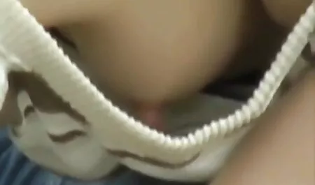 Các chàng đồng hồ qua kính trong suốt là bạn gái của mình rửa trong nhà tắm và chạy tay trên ngực và mông, và khi cô ấy đi ra tất cả ướt, cô và tiếp cận anh ta với một bất ngờ di chuyển đi quần đùi, và tham lam đặt một dương vật trong miệng và sau đó, nhiệt tình với anh ta. jav nhat ban khong che