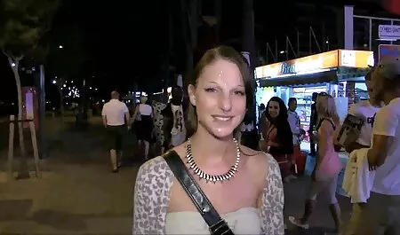 Một sinh viên trẻ đồng ý giúp cô giáo của mình sửa chữa máy tính, nhưng nhìn thấy phim sex khong che nhật bản rằng cô đã thủ dâm trên đó, ông muốn để lại và sau đó busty hút dương vật của mình và trên bàn cho công việc của mình được thực hiện.