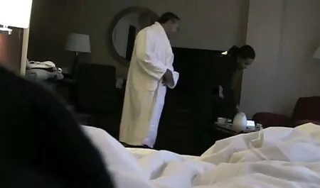 Một anh chàng may mắn đánh sex nhat ban ko che một người mỹ mông đẹp trong quần lót bật các webcam,